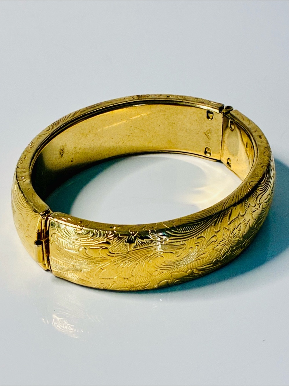 VTG Classic Gold Engraved Hinged Bangle Bracelet Feminine Every Day Chic
